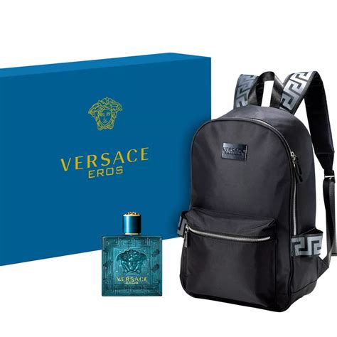 perfumes masculinos versace|Versace men's perfume with backpack.